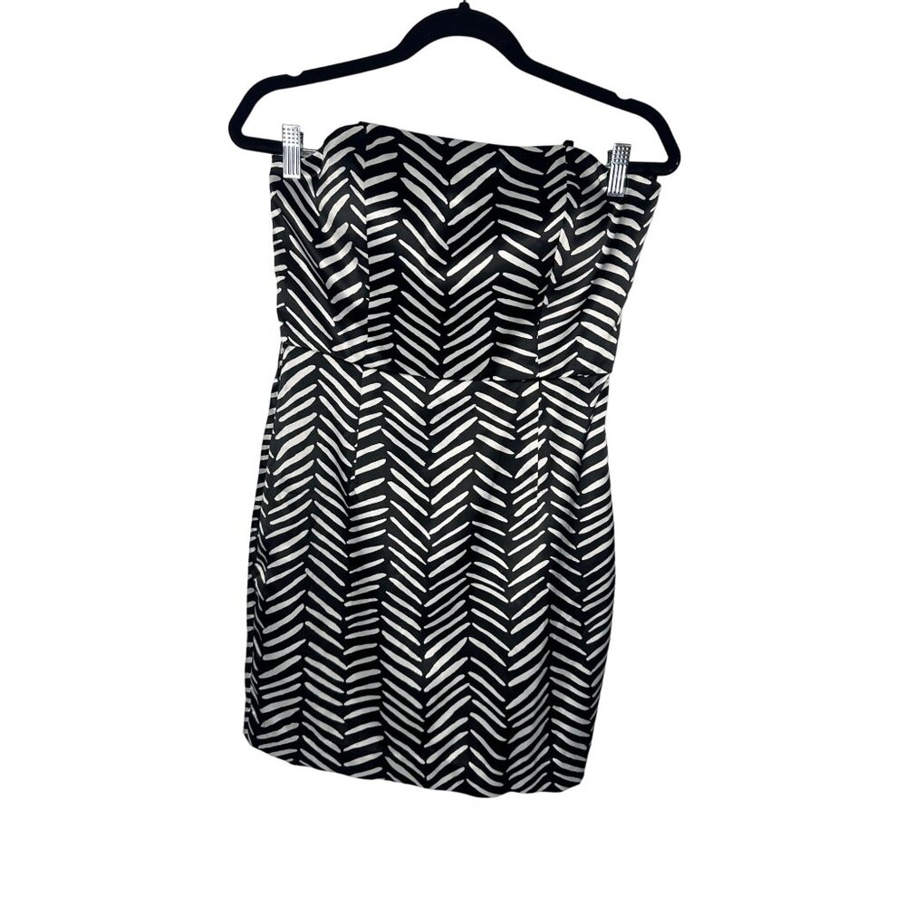 BCBG Strapless Black and White Chevron Print Satiny  Mini Dress Size 8